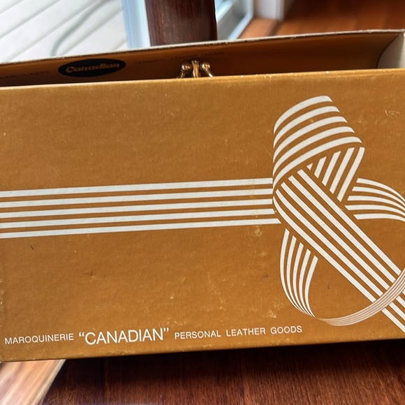 Stunning Red Leather Wallet - Picture 3 of 11